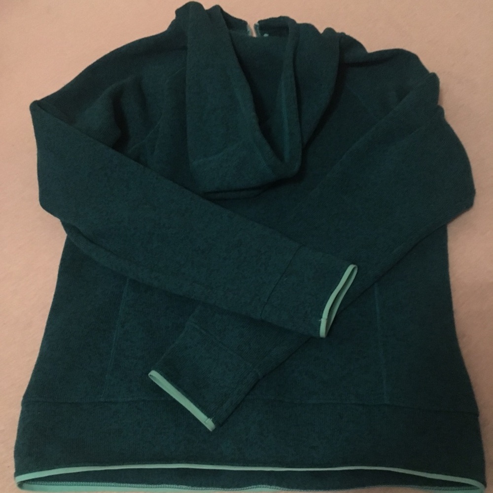 Woman’s North Face Pullover - Picture 2 of 2